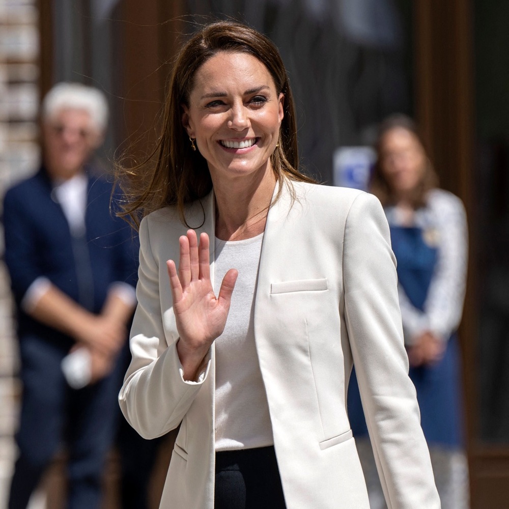 Popular ZARA Inverted Lapel Blazer in Ecru ASO Kate Middleton, Royal, Size Small - Picture 6 of 12